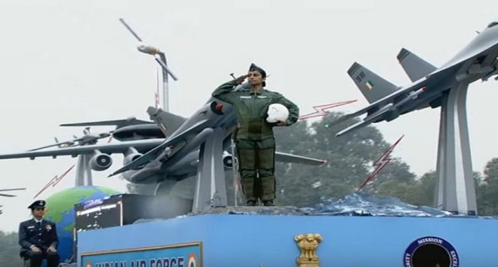 india army 2 राजपथ पर दिखी हिन्दुस्तान की ताकत, सेना के जज्बे को सबका सलाम