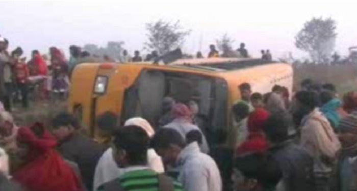 mathura 2 उप्र में स्कूली बस दुर्घटनाग्रस्त, 40 बच्चे घायल