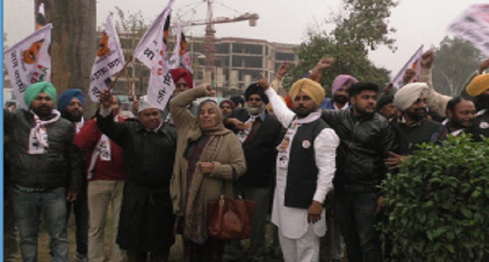 punjab 1 मोहाली में 'आम आदमी पार्टी' का प्रदेश सरकार के खिलाफ प्रदर्शन