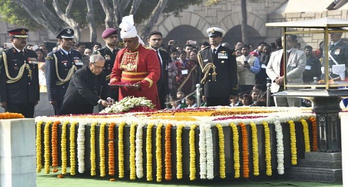 ranab mukherjee 'शहीद दिवस' पर प्रधानमंत्री नरेंद्र मोदी सहित राष्ट्रपति ने दी बापू को श्रद्धांजलि