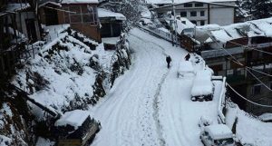 snow1 1 हिमाचल में ठंड ने तोड़े सभी रिकार्ड : कई शहरों में न्यूनतम पारा माइनस , चला बर्फीला तूफ़ान