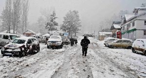 snowfall1 2 हिमाचल में ठंड ने तोड़े सभी रिकार्ड : कई शहरों में न्यूनतम पारा माइनस , चला बर्फीला तूफ़ान