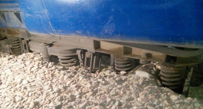 train पटरी से उतरे रानीखेत एक्सप्रेस के 10 डिब्बे, ड्राइवर ने बचाई यात्रियों की जान