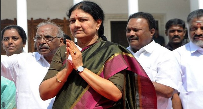 Shashi kala शशिकला को तमिलनाडु सीएम पद की शपथ लेने से रोकने के लिए सुप्रीम कोर्ट में याचिका दायर