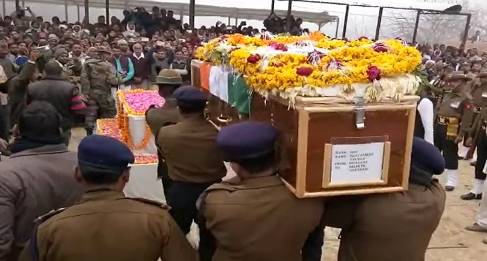 body शहीद विजय शुक्ला का पार्थिव शरीर पहुंचा गांव, राजकीय सम्मान के साथ अंतिम संस्कार