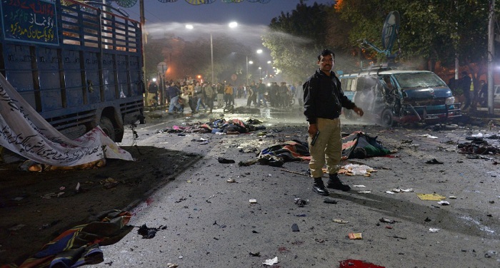 bomb blast पाकिस्तान के लाहौर में बम धमाका, 15 लोगों की मौत, 25 से अधिक घायल