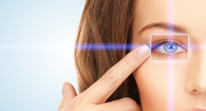 eyes tips Computer Vision Syndrome: कहीं आप भी तो नहीं हो रहे कंप्यूटर विजन सिंड्रोम का शिकार