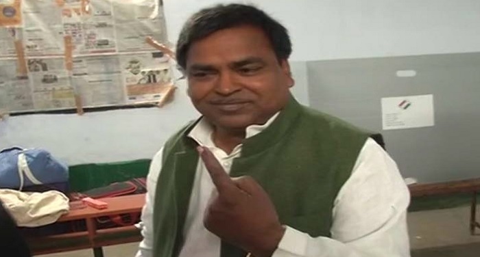 gayatri prajapati यूपी विस चुनावः 1 बजे तक हुआ 38.75 % मतदान