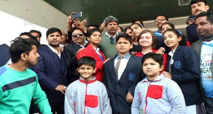 kapil युवा क्रिकेटरों का उत्साह बढाने के लिये मेरठ आए कपिल देव