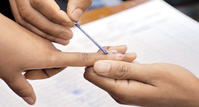 voting ink UP Election 3rd Phase Voting: यूपी के 16 जिलों में हुआ 61.61 फीसदी मतदान