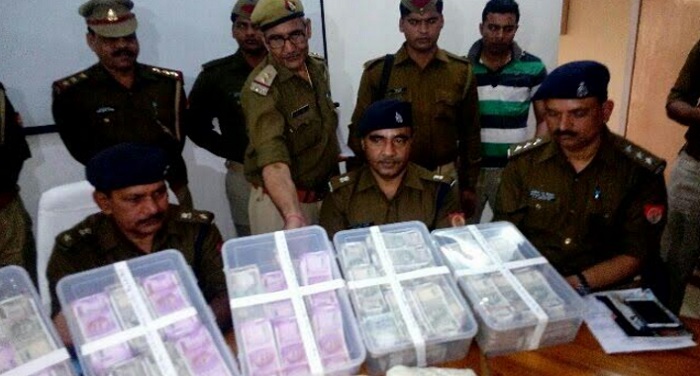 5 1 रोडवेज बसों की चेकिंग के दौरान लाखों की नकदी के साथ चार तस्कर गिरफ्तार
