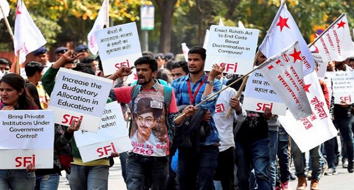 PROTEST रामजस विवाद : एबीवीपी के खिलाफ वामपंथी छात्र गुट ने किया प्रदर्शन