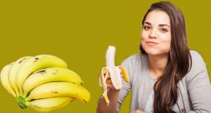 banana eating केला खाते समय इन बातों का रखें ध्यान, नहीं तो हो सकता है नुकसान !