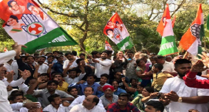 delhi 2 एमसीडी चुनाव : नाराज कांग्रेस कार्यकर्ताओं का राहुल के निवास पर प्रदर्शन