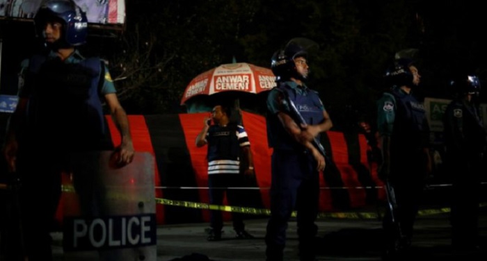 dhaka ढाका के हवाईअड्डे पर हुआ आत्मघाती हमला, 5 लोग घायल