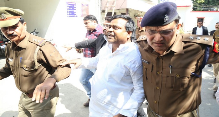 gayatri prajapati 1 गायत्री प्रजापति ने की नार्को टेस्ट की मांग, न्यायिक हिरासत में रहेंगे 14 दिन
