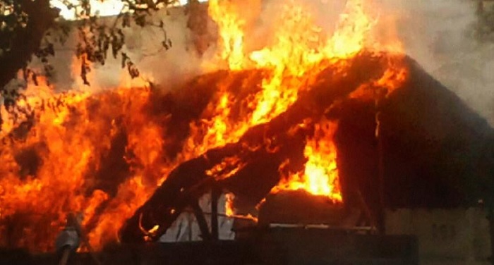 gujrat पाटनः छात्रों की झड़प ने लिया उग्र रूप, लोगों ने वाहनों को लगाई आग