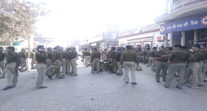 lakhimpur 3 चुनाव के बीच लखीमपुर में फैला तनाव, प्रशासन ने लगया कर्फ्यू