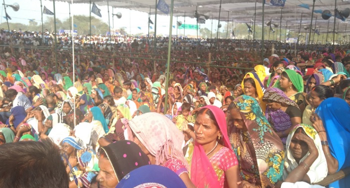 mayawati rally1 फायदा लेने के लिए मोदी ने बदली अपनी जाति : मायावती
