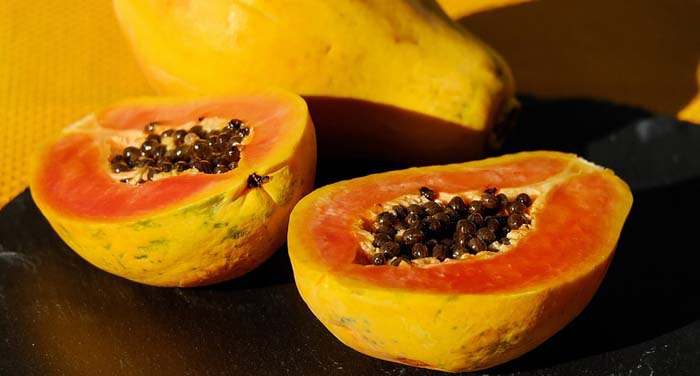 papaya इन बीमारियों के लोग पपीता के सेवन से करें परहेज, हो सकता है सेहत को नुकसान