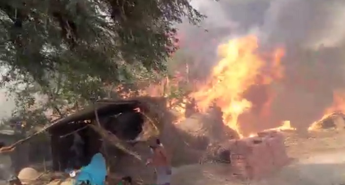 12 आग ने पूरे दिन मचाया तांडव, 350 एकड़ गेहूं की फसल जलकर राख