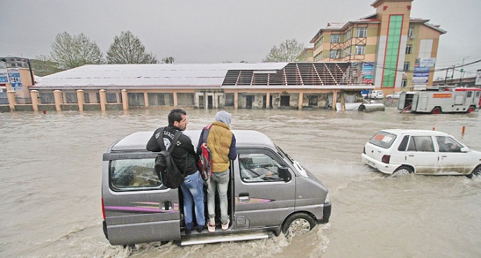 FLOOD IN KASHMIR 1 कश्मीर में बाढ़ से मची तबाही, पीएम मोदी ने महबूबा मुफ्ती से की बात