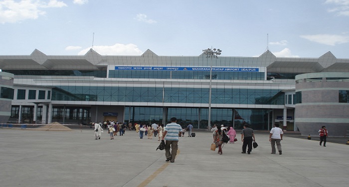 airport उदयपुर के डबोक एयरपोर्ट पर फटा फ्लाइट का टायर, क्रेश होने से बचा