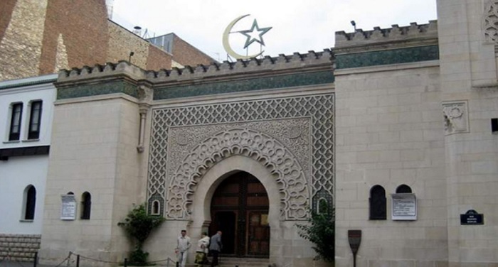 mosque फ्रांस में उठी मस्जिदों को बंद कराने की मांग