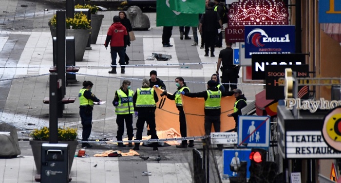 stockholm attack स्कॉटहोम में भारतीय दूतावास के पास ट्रक ने भीड़ को रौंदा, 4 की मौत