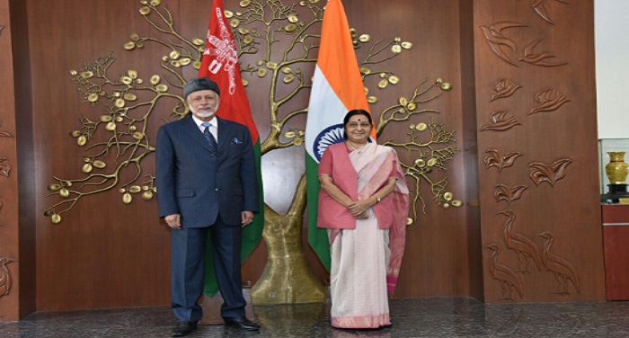 sush सुषमा ने ओमान के विदेश मंत्री यूसुफ बिन अलावी से की मुलाकात