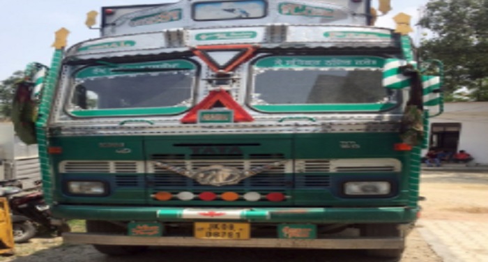 88888 अवैध खनन के खिलाफ चलाया अभियान ट्रक को किया सीज : देहरादून