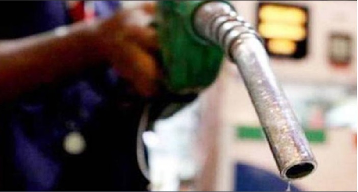 petrol pump पेट्रोल डीजल की कीमतों में लगातार कटौती, राजधानी दिल्ली में भी घटे दाम