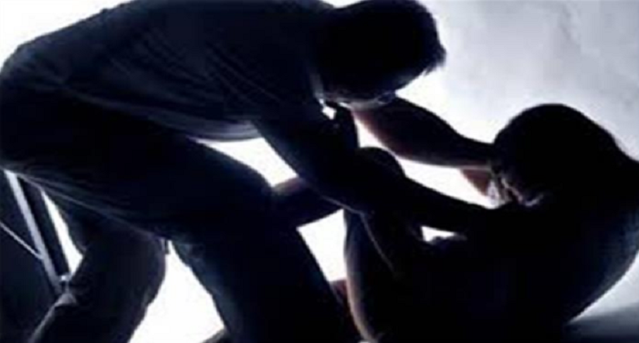 rape 4 महिला के साथ गैंगरेप कर आरोपियों ने पति को भी पीटा देखें वीडियो में पूरी घटना