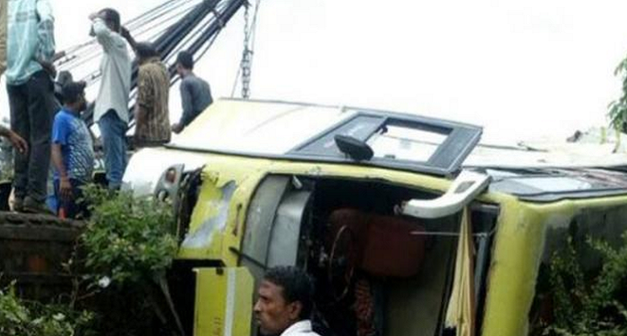 bus accident, udaipur, pilgrims, gujarat dead, bus overturns, people injured