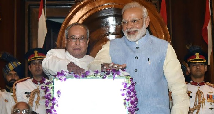 President PM @narendramodi launch of GST राष्ट्रपति और प्रधानमंत्री नरेन्द्र मोदी ने बटन दबा कर जीएसटी को किया लॉन्च