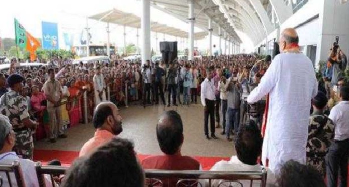 amit shah अमित शाह के लिए सजाया गया गोवा एयरपोर्ट, कांग्रेस ने जताई आपत्ति