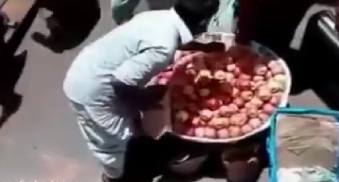 yatri 8 फल खरीदते वक्त रहे सावधान, देखे इस वीडियो में फल विक्रेता लोगों को कैसे बनाते है बेवकूफ