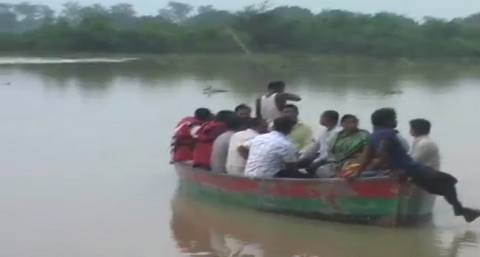 flood in balrampur बलरामपुर में बाढ़ का कहर जारी