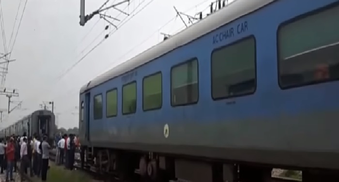 shatabdi express, train, half separate, bulandshehar, delhi, Lucknow