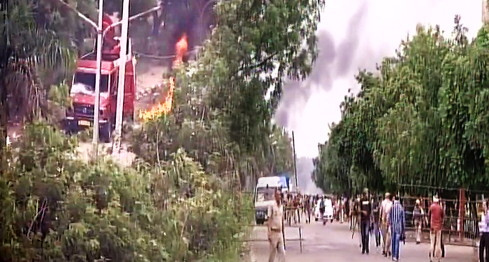 pic 3 3 दिल्ली-गाजियाबाद पहुंची पंचकूला की आग, डीटीसी बस में लगाई आग
