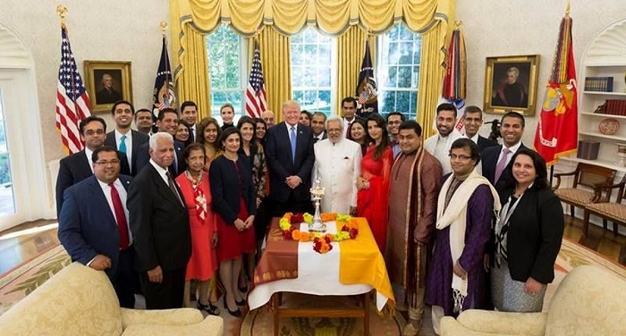 71366 gjhmnwozbm 1508301808 राष्ट्रपति ट्रंप ने जारी रखी परंपरा, अमेरिकी हिंदुओं के साथ ओवल में मनाई दीपावली