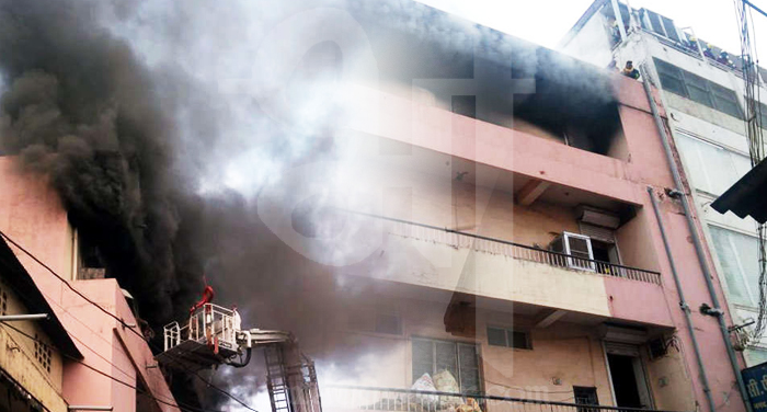 fire 1 रायपुर: तीन मंजिला दुकान में लगी आग, 2 घंटे बाद पाया गया आग पर काबू