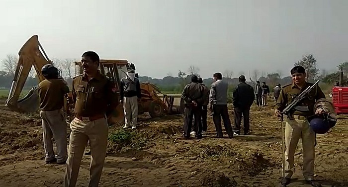MEERAT जमीन अधिग्रहण को लेकर किसानों ने पुलिस और एमडीए की टीम पर किया पथराव