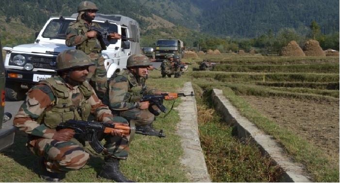 uri sector जम्मू-कश्मीर के उरी सेक्टर में भारतीय और पाकिस्तानी सैनिकों के बीच भारी फायरिंग