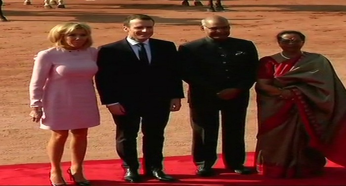 DX5eDeUX0AAbGEv राष्ट्रपति भवन में गार्ड ऑफ ऑनर देकर किया गया मैक्रों का स्वागत