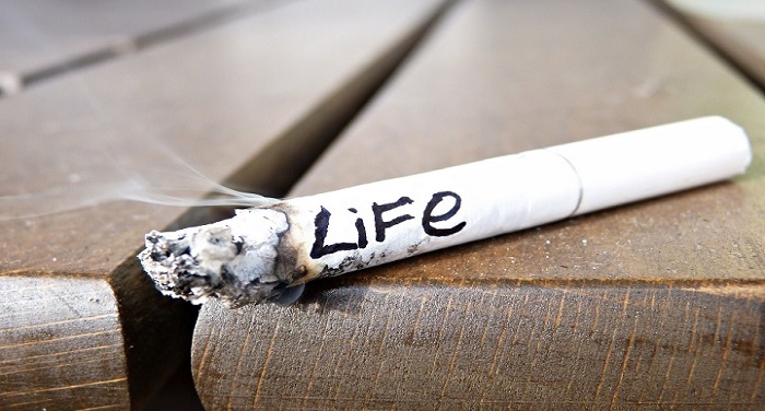 smoking kills महिला-पुरुष की औसत उम्र का अंतर घटा, स्मोकिंग छोड़ना बनी वजह