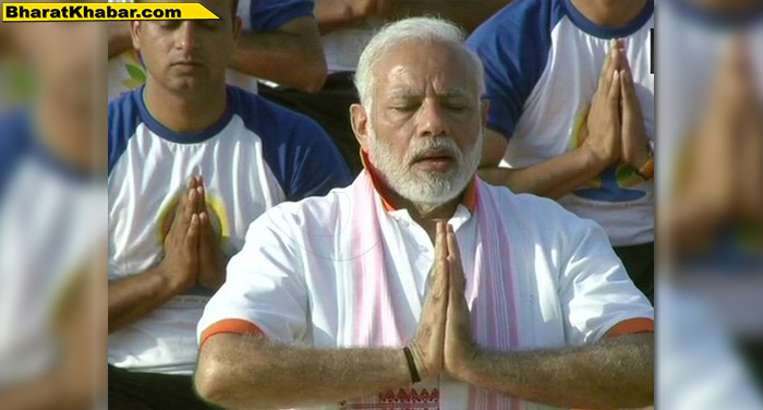 01 53 LIVE: देहरादून में पीएम मोदी ने किया 55 हजार लोगों के साथ योग
