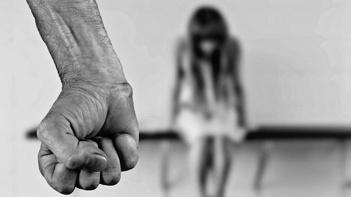 643371 sexual abuse rape 9 साल की बच्ची को 23 साल के युवक ने 100 रूपये का लालच देकर किया रेप