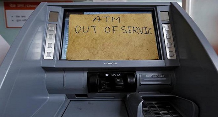 ATM L REU एटीएम में कैश की किल्लत, वित्त मंत्रालय ने लगाई आरबीआई को लताड़