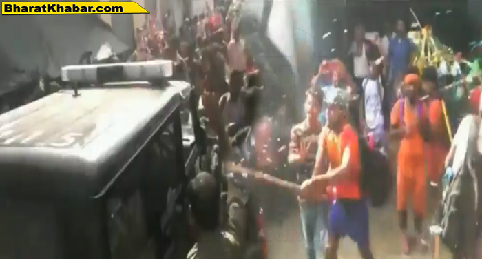 बुलंदशहर में कावड़ियों की दबंगई का नजारा,पुलिस पर किया हमला, गाड़ी में भी की तोड़फोड़